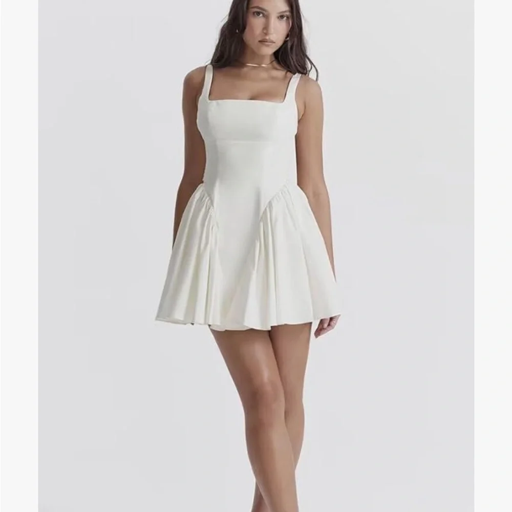 Square neck tank white mini dress backless bow fit and flare size medium NEW - Picture 5 of 11